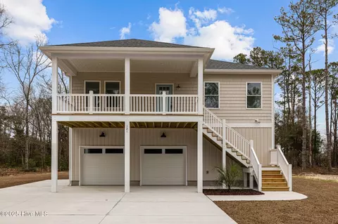 121 Gales Shore Cir, Newport, NC 28570