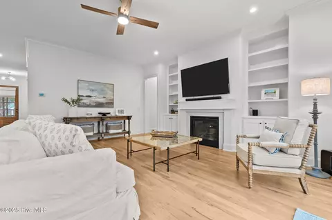 Living - 106 Keswick Ln, Pinehurst, NC 28374 photo 2 of 3