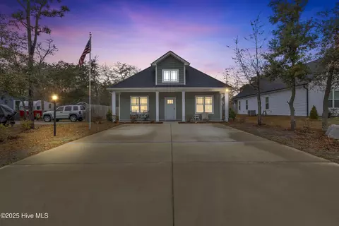 123 NE 12th St, Oak Island, NC 28465