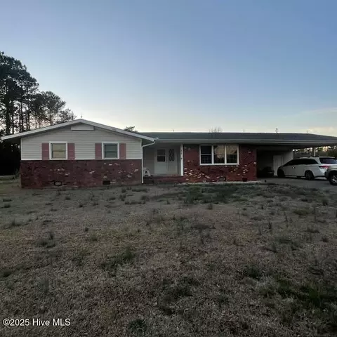 958 Newport Loop Rd, Newport, NC 28570