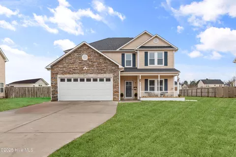 109 Woods Run Cir, Richlands, NC 28574