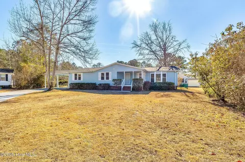 1062 Cedar Ct SW, Calabash, NC 28467