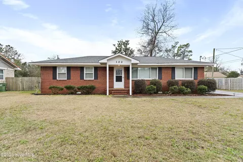 102 Green Meadows Dr, Wilmington, NC 28405