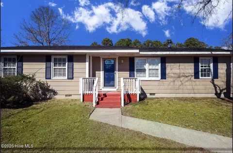 67 Sanders Dr, Hubert, NC 28539
