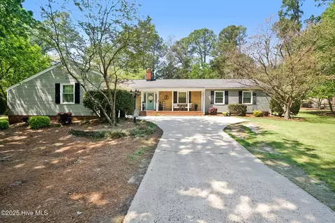102 Country Club Dr, Rockingham, NC 28379