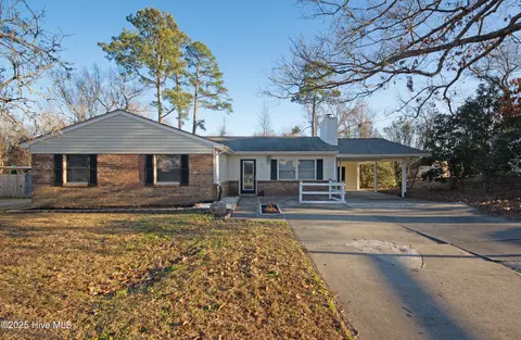 615 Duke Ct, Jacksonville, NC 28546
