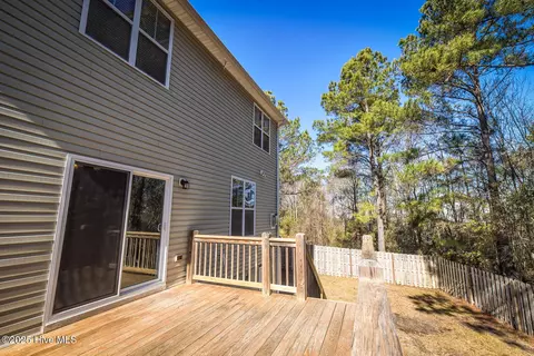 Exterior - 116 Bunchberry Ct, Hampstead, NC 28443 photo 6 of 10