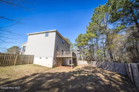 Exterior - 116 Bunchberry Ct, Hampstead, NC 28443 photo 8 of 10