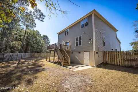Exterior - 116 Bunchberry Ct, Hampstead, NC 28443 photo 3 of 10