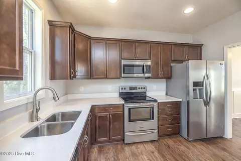 Kitchen - 116 Bunchberry Ct, Hampstead, NC 28443 photo 1 of 4