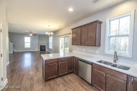 Kitchen - 116 Bunchberry Ct, Hampstead, NC 28443 photo 4 of 4