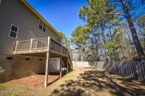Exterior - 116 Bunchberry Ct, Hampstead, NC 28443 photo 9 of 10