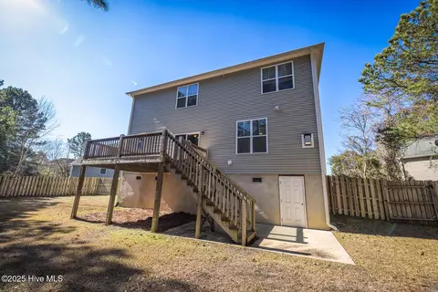 Exterior - 116 Bunchberry Ct, Hampstead, NC 28443 photo 7 of 10