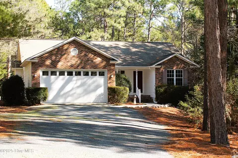 101 Thistle Ln, West End, NC 27376