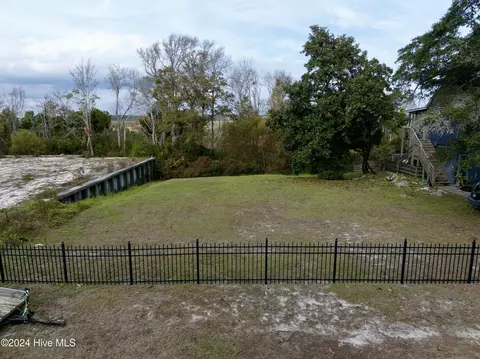 206 Elizabeth Dr, Oak Island, NC 28465