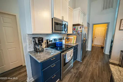 Kitchen - 105 E Stockton Pl, Hampstead, NC 28443 photo 2 of 3