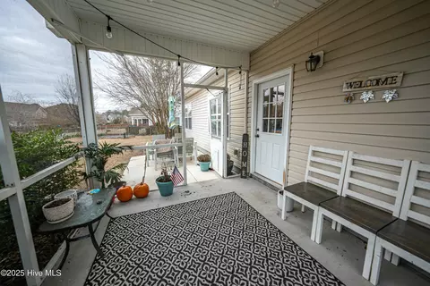 Exterior - 105 E Stockton Pl, Hampstead, NC 28443 photo 5 of 10
