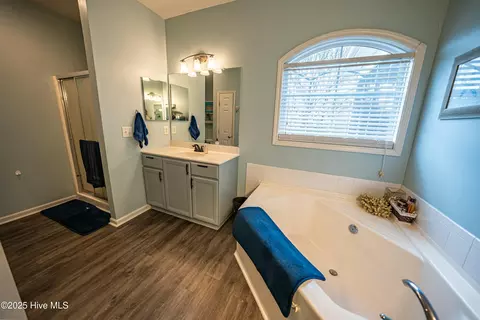 Bath - 105 E Stockton Pl, Hampstead, NC 28443 photo 1 of 3