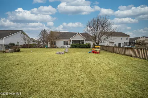 Exterior - 105 E Stockton Pl, Hampstead, NC 28443 photo 10 of 10