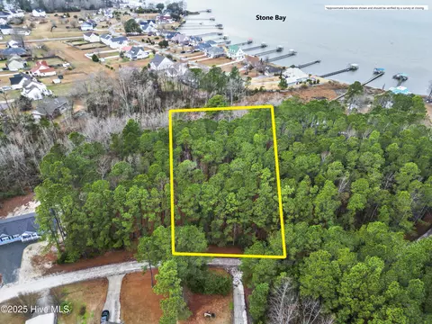 143 Bayside Dr, Sneads Ferry, NC 28460