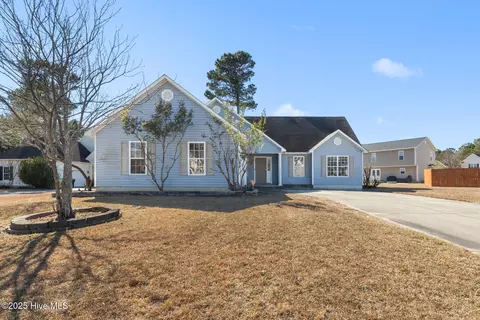 122 Whiteleaf Dr, Jacksonville, NC 28546