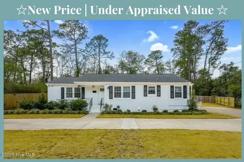 826 Colonial Dr, Wilmington, NC 28403