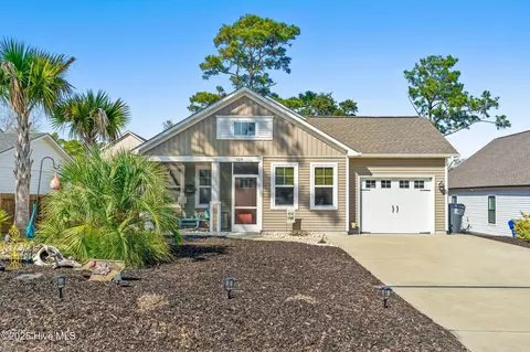 129 NE 23rd St, Oak Island, NC 28465