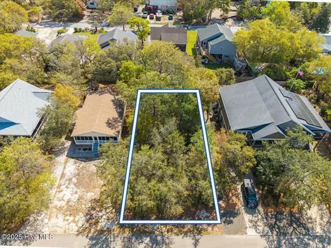 148 NE 2nd St, Oak Island, NC 28465