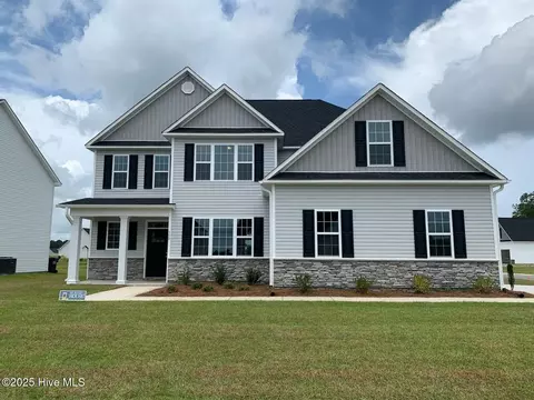 350 Black Hawk Dr, Jacksonville, NC 28546