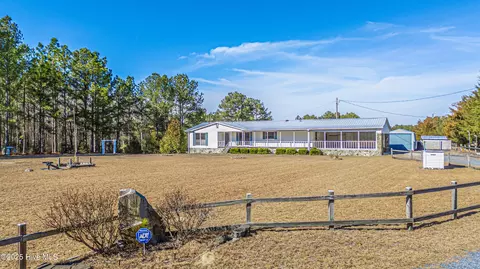 2050 Carthage Rd, West End, NC 27376