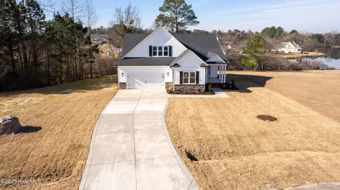 443 Cedar View Ln, Clinton, NC 28328