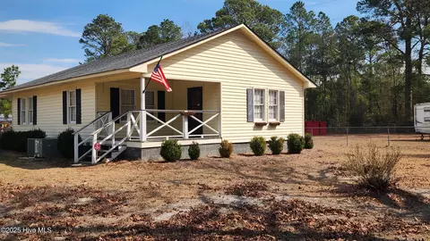 744 Sweet Home Church Rd, Elizabethtown, NC 28337