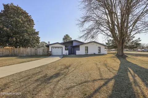 3001 Oakwood Dr, Jacksonville, NC 28546