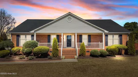 1801 Plantation Cir, Greenville, NC 27858