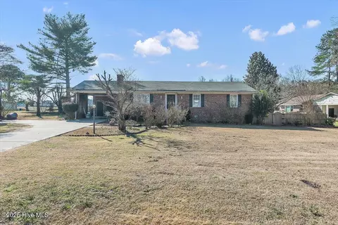 2697 Forrest Dr, Kinston, NC 28504