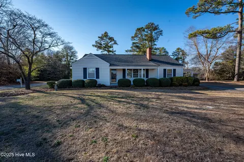 106 Singletary Ave, Elizabethtown, NC 28337