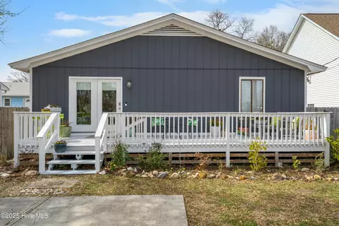906 Fifth St S, Carolina Beach, NC 28428
