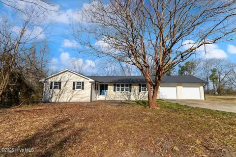 128 Flowers Rd, Mount Olive, NC 28365
