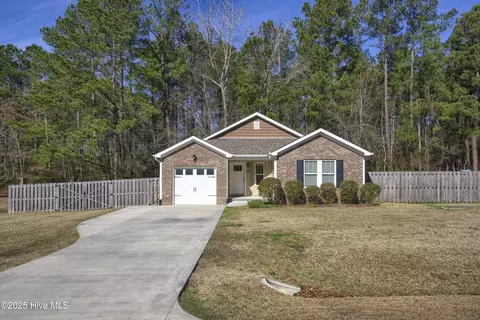 182 Pine Village Dr, Rocky Point, NC 28457