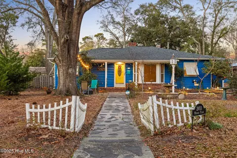 2401 Mimosa Pl, Wilmington, NC 28403