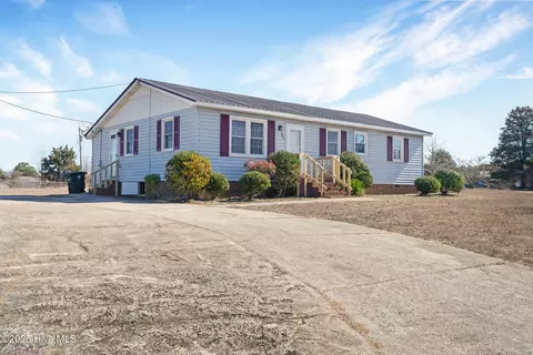 108 Ellenton Ave, Hamlet, NC 28345