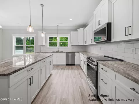 300 E Ivybridge Dr, Hubert, NC 28539 photo 9