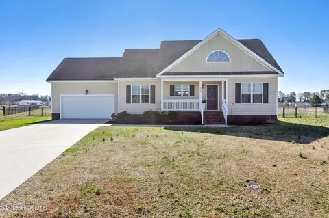 208 Labrador Ct, La Grange, NC 28551