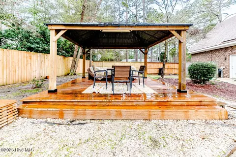 Exterior - 445 SE Lake Forest Dr, Pinehurst, NC 28374 photo 2 of 5