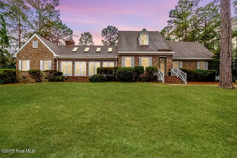 445 SE Lake Forest Dr, Pinehurst, NC 28374