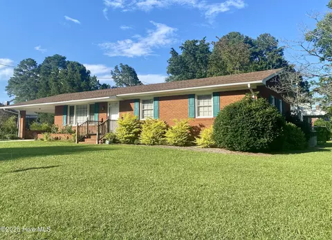 419 S Cumberland St, Wallace, NC 28466