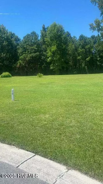 19 Laguna Ln, Jacksonville, NC 28540