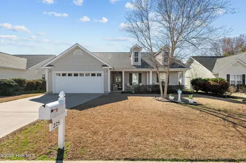 225 Sellhorn Blvd, New Bern, NC 28562