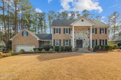 1105 Greenway Dr, Jacksonville, NC 28546