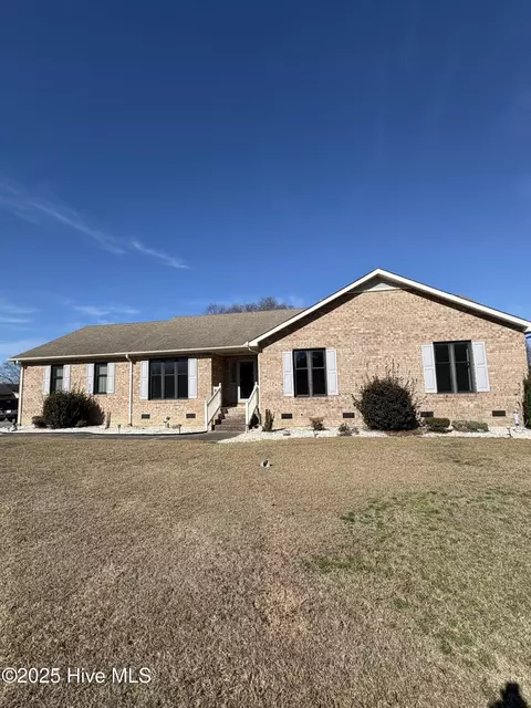 692 Davenport Farm Rd, Winterville, NC 28590